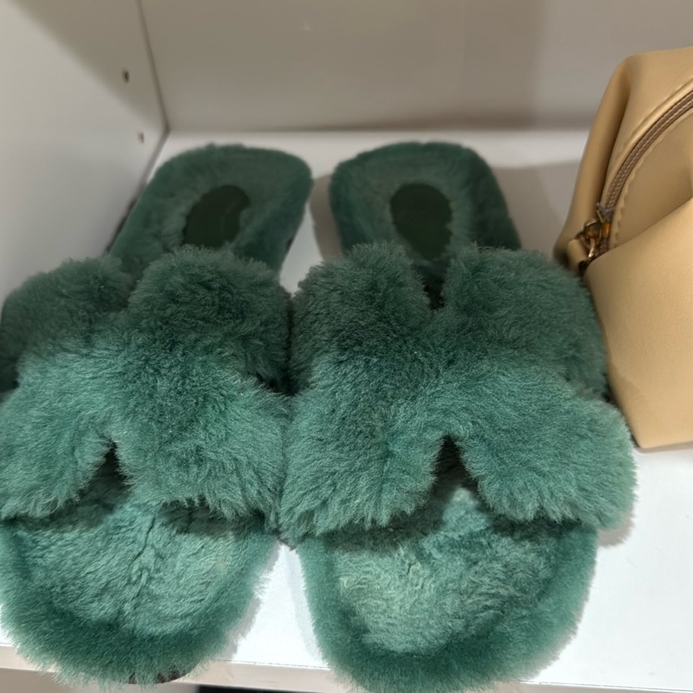 AUTHENTIC Hermes Sherpa Oran Sandals